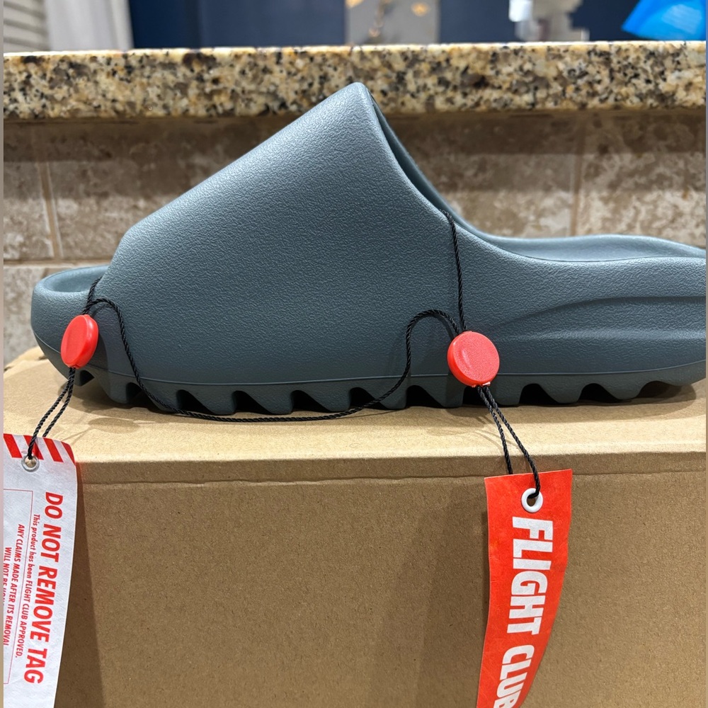 BRAND NEW AUTHENTIC Yeezy slides “Slate Marine” unisex size 7 (cut small)